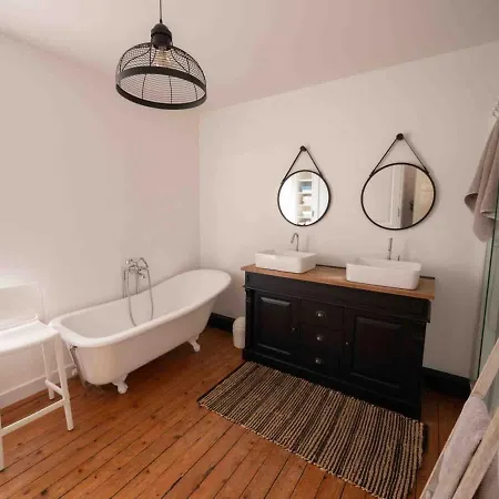 Charmante Pour 9 Avec Piscine Chauffee Holiday home Salles (Gironde)