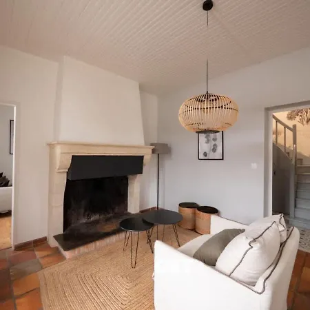 Holiday home Charmante Pour 9 Avec Piscine Chauffee