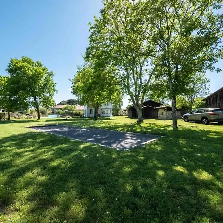 Holiday home Charmante Pour 9 Avec Piscine Chauffee *
