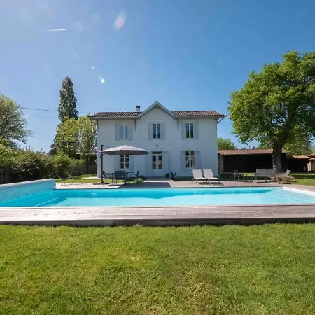 Charmante Pour 9 Avec Piscine Chauffee *