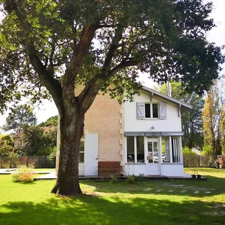 Charmante Pour 9 Avec Piscine Chauffee Сasa de vacaciones Salles (Gironde)